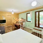Ancient Charm Retreat With Dream Pool, Private Sauna Whirlpool Apartment