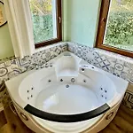 Apartment Ancient Charm Retreat With Dream Pool, Private Sauna Whirlpool *