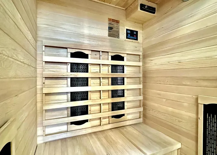 Ancient Charm Retreat With Dream Pool, Private Sauna Whirlpool Apartment