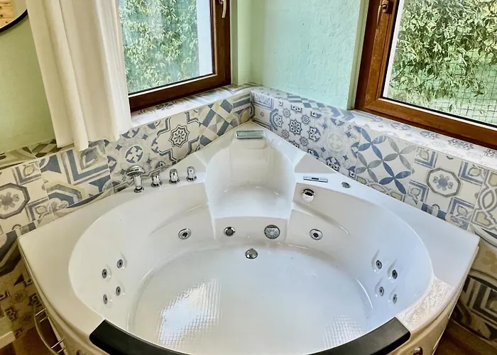 Apartment Ancient Charm Retreat With Dream Pool, Private Sauna Whirlpool *